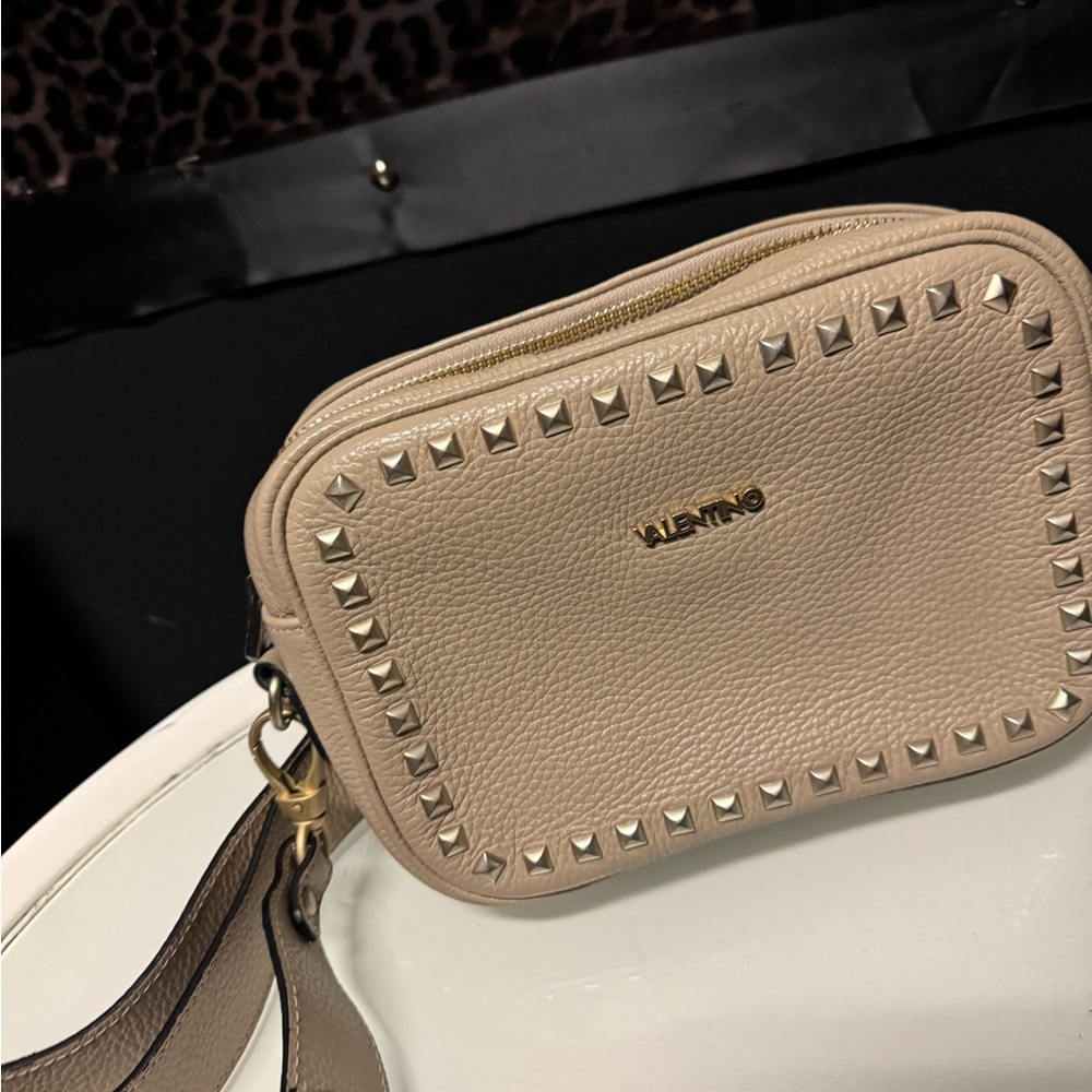 GENUINE VALENTINO LEGENDARY Light Tan Studded Crossbody Bag - Picture 4 of 8